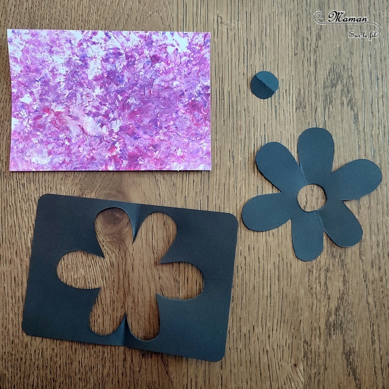 Créer des cartes symétriques Positif / Négatif : une activité créative et manuelle enfants - Technique de peinture avec un sac congélation et une bille pour le fond - Contraste couleurs et papier noir - Découpage et collage pour aborder la symétrie et la géométrie - Cadeau à offrir pour fête des mères, pères, grands-mères, parents... - Saint-valentin et coeurs - Animaux, insectes, papillons, fleurs, printemps - Bricolage facile et original pour le printemps ou un thème sur les fleurs - Arts visuels Maternelle et élémentaire - Créativité - Cycle 1 ou 2 - Tutoriel Photos - mslf