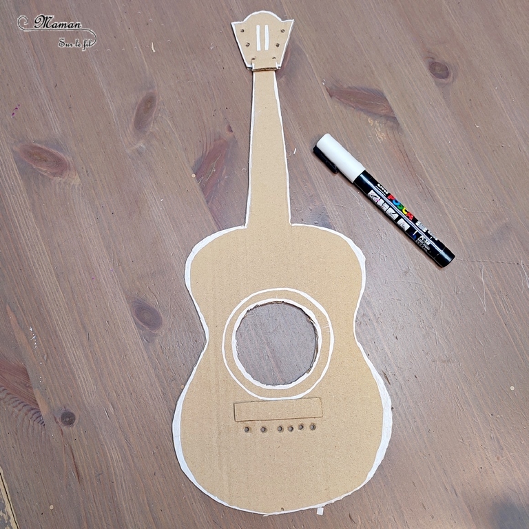 Activité créative et manuelle enfants - Fabriquer des instruments de musique à tisser - Harpe et guitare en carton et cordes tissées avec de la laine - Récup, recyclage, surcyclage - Découpage, bricolage, jeu DIY - Motricité fine - Bricolage facile et rapide pour un thème sur la fête de la musique - Arts visuels et atelier Maternelle et élémentaire - Créativité - Cycle 1 ou 2 - tutoriel photos - mslf