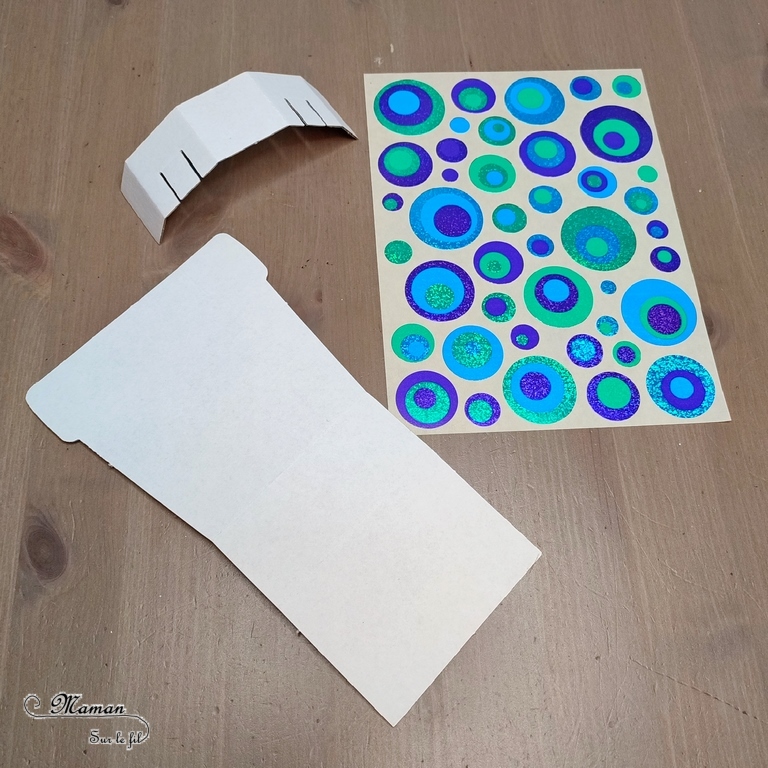 Pot de fleurs en carton à décorer : une activité créative et manuelle enfants - Peinture au papier froissé et au papier bulles, gommettes - Cadeau à offrir pour fête des mères, pères, grands-mères, parents... - Bricolage facile et original pour la fin d'année, le printemps ou un thème sur les fleurs - Arts visuels Maternelle et élémentaire - Créativité - Objet à fabriquer et décorer - Cycle 1 ou 2 - Tutoriel Photos - mslf