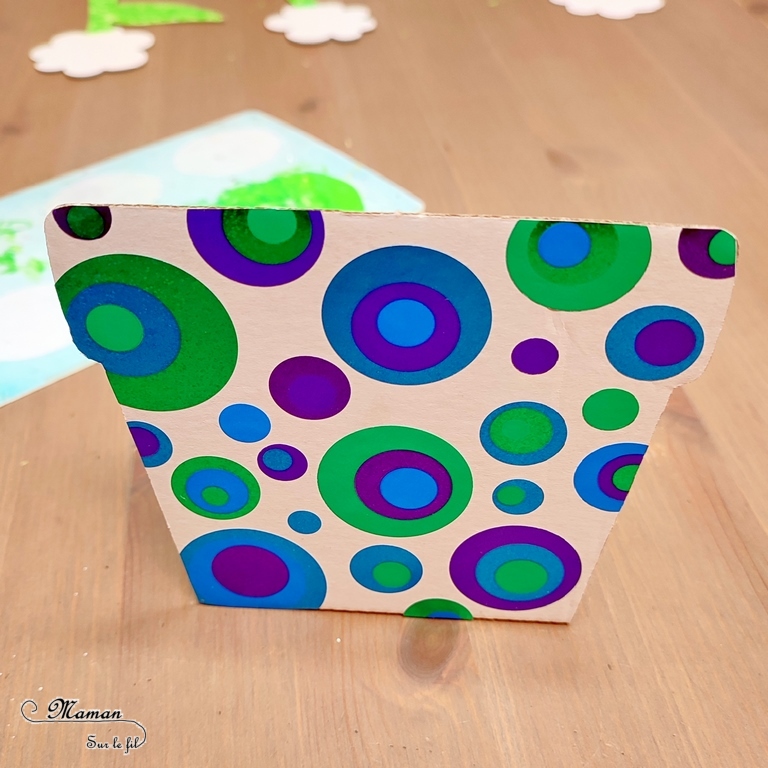 Pot de fleurs en carton à décorer : une activité créative et manuelle enfants - Peinture au papier froissé et au papier bulles, gommettes - Cadeau à offrir pour fête des mères, pères, grands-mères, parents... - Bricolage facile et original pour la fin d'année, le printemps ou un thème sur les fleurs - Arts visuels Maternelle et élémentaire - Créativité - Objet à fabriquer et décorer - Cycle 1 ou 2 - Tutoriel Photos - mslf