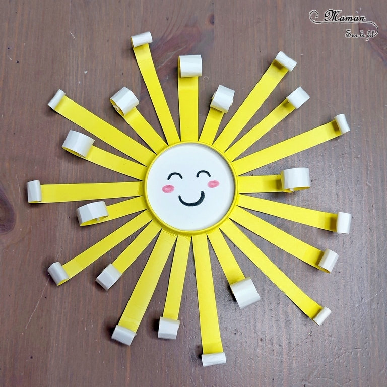 Activité créative, manuelle et récup' enfants - Fabriquer un soleil avec un gobelet en carton - Bricolage avec des verres en carton - Recyclage, Surcyclage - Découpage et enroulage de bandes - Motricité fine - Bricolage facile et rapide pour un thème sur la météo, le ciel ou l'été - Arts visuels et atelier Maternelle et élémentaire - Créativité - Cycle 1 ou 2 - tutoriel photos - mslf