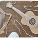 Activité créative et manuelle enfants - Fabriquer des instruments de musique à tisser - Harpe et guitare en carton et cordes tissées avec de la laine - Récup, recyclage, surcyclage - Découpage, bricolage, jeu DIY - Motricité fine - Bricolage facile et rapide pour un thème sur la fête de la musique - Arts visuels et atelier Maternelle et élémentaire - Créativité - Cycle 1 ou 2 - tutoriel photos - mslf