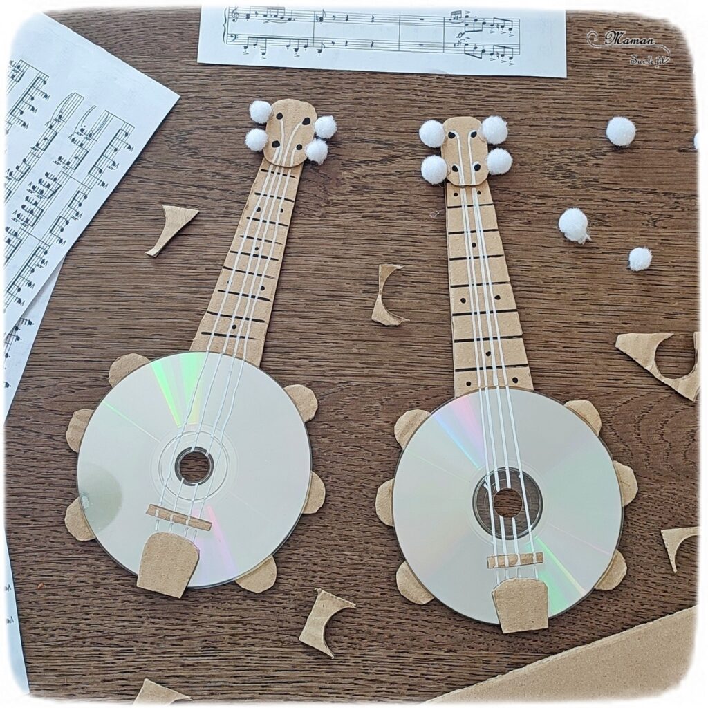 Activité créative et manuelle enfants - Fabriquer des banjos avec des CD et du carton - Bricolage récup' avec des pompons - Récup, recyclage, surcyclage - Découpage, bricolage, collage - Bricolage facile et rapide pour un thème sur la fête de la musique - Arts visuels et atelier Maternelle et élémentaire - Créativité - Cycle 1 ou 2 - tutoriel photos - mslf