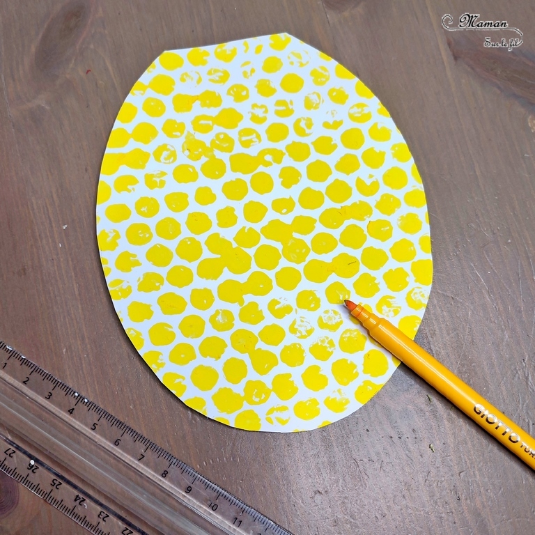 Activité créative et manuelle enfants - Peindre un ananas avec du papier bulles - Technique de peinture rigolote - Découpage, dessin, utilisation de la règle - Fruits d'été et tropicaux - Bricolage facile et rapide pour un thème sur les aliments, les fruits ou l'été - Tropiques et tropical - Arts visuels et atelier Maternelle et élémentaire - Créativité - Cycle 1 ou 2 - tutoriel photos - mslf