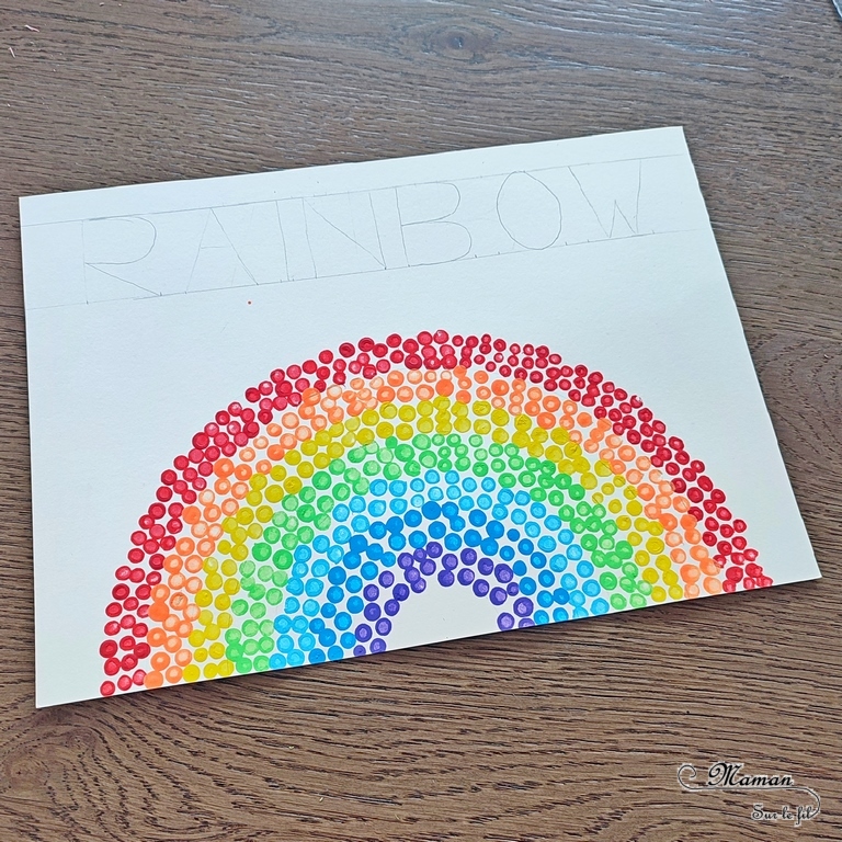 Activité créative, manuelle et peinture enfants - Arc-en-ciel peint avec des cotons-tiges - Technique de peinture rigolote avec coton-tige - Précision et patience - Travail autour des Couleurs, géométrie et compas - Bricolage facile pour un thème sur la météo, le ciel, le printemps ou l'été - Arts visuels et atelier Maternelle et élémentaire - Créativité - Cycle 1 ou 2 - tutoriel photos - mslf