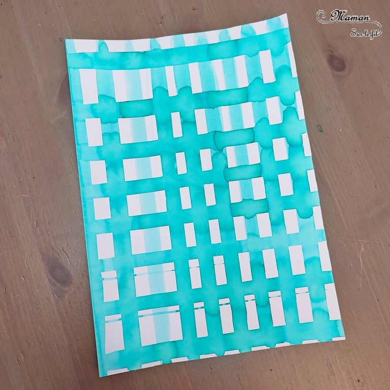 Activité créative et manuelle enfants - Peindre une nappe estivale avec des cerises - Lignes horizontales et verticales à l'encre à l'aide d'une grille de four Pastèque en feutrine - Quadrillage et graphisme maternelle - Cerises en peinture au doigt - Empreintes de doigts et dessin - Pique-Nique - Fruits d'été - Bricolage facile et rapide pour un thème sur les aliments, les fruits ou l'été - Arts visuels et atelier Maternelle et élémentaire - Créativité - Cycle 1 ou 2 - tutoriel photos et vidéo - mslf