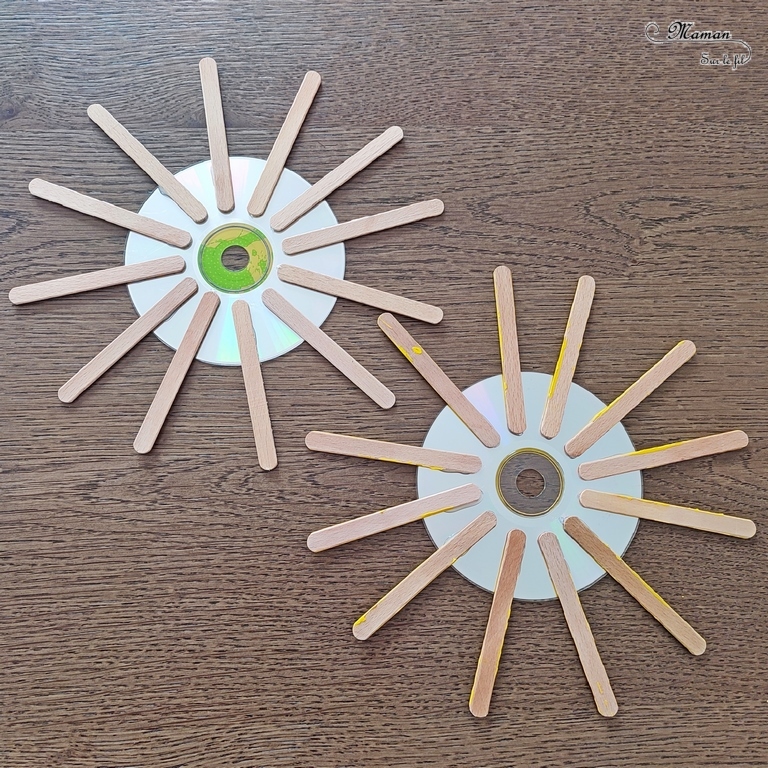 Activité créative, manuelle et récup' enfants - Fabriquer un soleil avec un CD et des bâtonnets de glace en bois - Bricolage, Peinture, Graphismes, Dessin, Points, Collage - Recyclage, Surcyclage - Bricolage facile et rapide pour un thème sur la météo, le ciel ou l'été - Arts visuels et atelier Maternelle et élémentaire - Créativité - Cycle 1 ou 2 - tutoriel photos - mslf