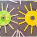 Activité créative, manuelle et récup' enfants - Fabriquer un soleil avec un CD et des bâtonnets de glace en bois - Bricolage, Peinture, Graphismes, Dessin, Points, Collage - Recyclage, Surcyclage - Bricolage facile et rapide pour un thème sur la météo, le ciel ou l'été - Arts visuels et atelier Maternelle et élémentaire - Créativité - Cycle 1 ou 2 - tutoriel photos - mslf