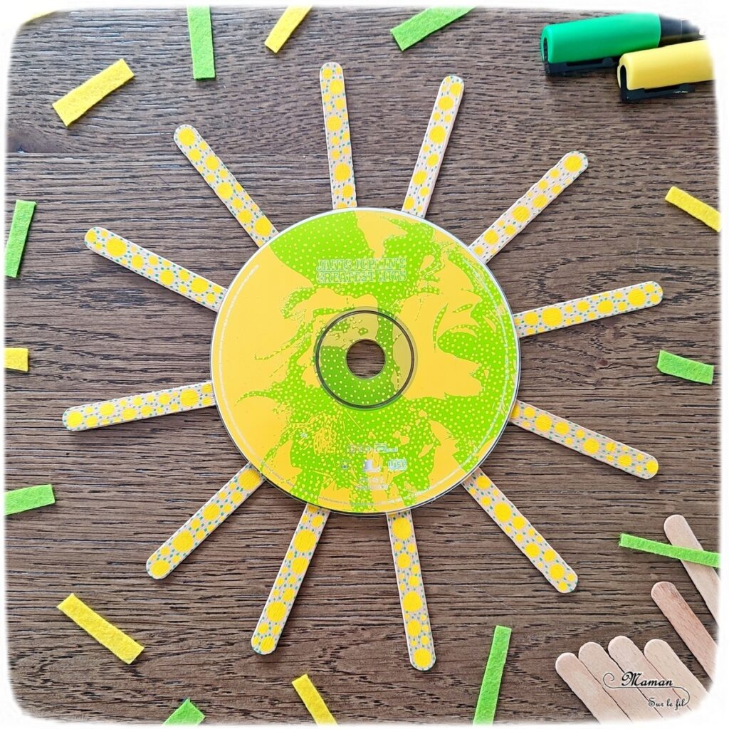 Activité créative, manuelle et récup' enfants - Fabriquer un soleil avec un CD et des bâtonnets de glace en bois - Bricolage, Peinture, Graphismes, Dessin, Points, Collage - Recyclage, Surcyclage - Bricolage facile et rapide pour un thème sur la météo, le ciel ou l'été - Arts visuels et atelier Maternelle et élémentaire - Créativité - Cycle 1 ou 2 - tutoriel photos - mslf