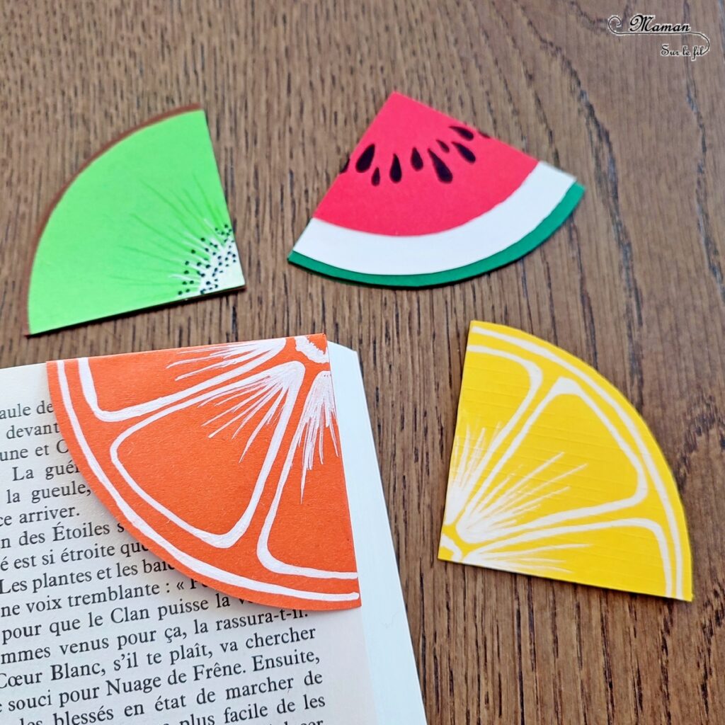 Activité créative et manuelle enfants - Fabriquer des marque-pages Fruits d'été - Pastèque, citron, orange et kiwi - Bricolage, cadeau parfait à offrir pour les lectures d'été et de vacances - Utilisation de chutes de papier, géométrie, découpage, collage - Dessins et graphismes - Bricolage facile et rapide pour un thème sur les aliments, les fruits ou l'été - Arts visuels et atelier Maternelle et élémentaire - Créativité - Cycle 1 ou 2 - tutoriel photos - mslf