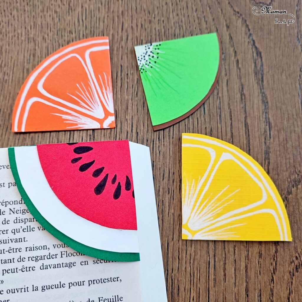 Activité créative et manuelle enfants - Fabriquer des marque-pages Fruits d'été - Pastèque, citron, orange et kiwi - Bricolage, cadeau parfait à offrir pour les lectures d'été et de vacances - Utilisation de chutes de papier, géométrie, découpage, collage - Dessins et graphismes - Bricolage facile et rapide pour un thème sur les aliments, les fruits ou l'été - Arts visuels et atelier Maternelle et élémentaire - Créativité - Cycle 1 ou 2 - tutoriel photos - mslf