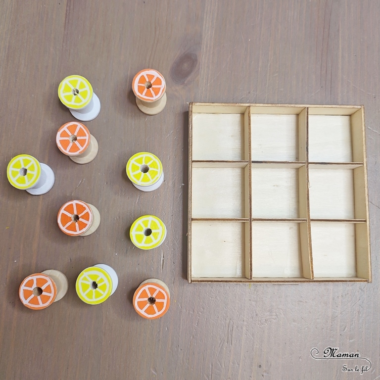 Activité créative et manuelle enfants - Fabriquer un jeu de morpion fruits d'été fait maison - Bricolage facile DIY et récup' - Recyclage de boîte et bobines de fils en bois - Dessin de fruits estivaux et agrumes : citrons et oranges - Tic Tac Toe et Oxo : jeu de logique - Bricolage facile et rigolo - Recyclage et surcyclage - Aliments, fruits, été - Arts visuels Maternelle et élémentaire - Créativité - Cycle 1 ou 2 - mslf