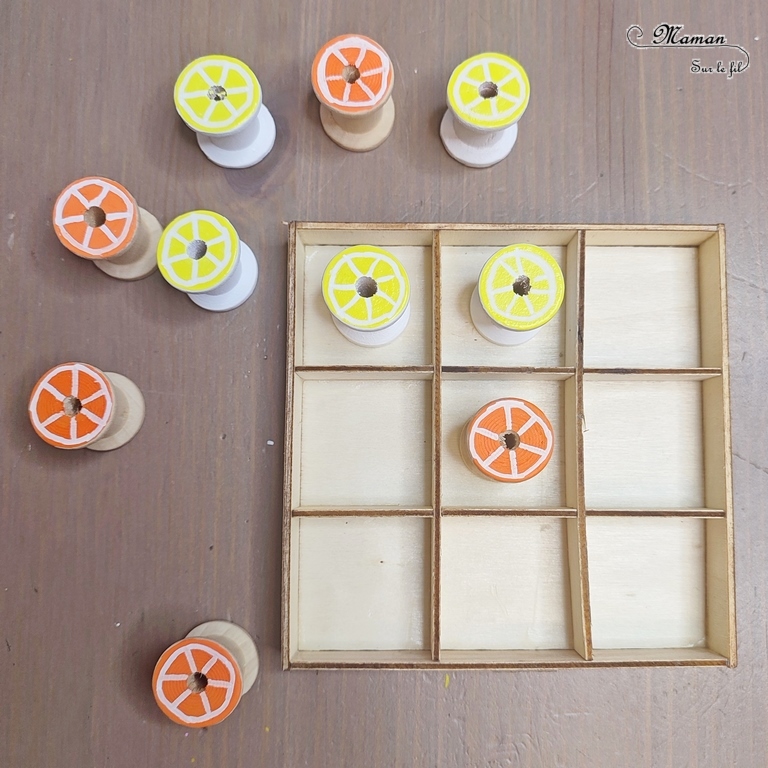 Activité créative et manuelle enfants - Fabriquer un jeu de morpion fruits d'été fait maison - Bricolage facile DIY et récup' - Recyclage de boîte et bobines de fils en bois - Dessin de fruits estivaux et agrumes : citrons et oranges - Tic Tac Toe et Oxo : jeu de logique - Bricolage facile et rigolo - Recyclage et surcyclage - Aliments, fruits, été - Arts visuels Maternelle et élémentaire - Créativité - Cycle 1 ou 2 - mslf