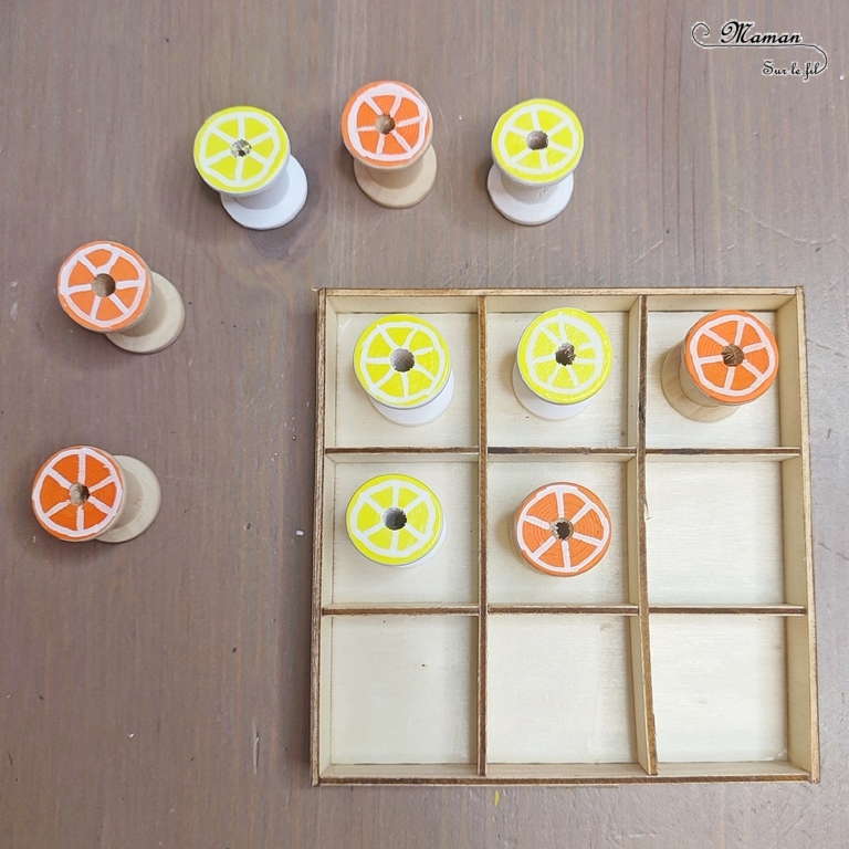 Activité créative et manuelle enfants - Fabriquer un jeu de morpion fruits d'été fait maison - Bricolage facile DIY et récup' - Recyclage de boîte et bobines de fils en bois - Dessin de fruits estivaux et agrumes : citrons et oranges - Tic Tac Toe et Oxo : jeu de logique - Bricolage facile et rigolo - Recyclage et surcyclage - Aliments, fruits, été - Arts visuels Maternelle et élémentaire - Créativité - Cycle 1 ou 2 - mslf