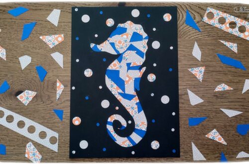 Activité créative et manuelle enfants - Créer un hippocampe en mosaïque de papiers collés - Récup' de chutes de papiers à motifs - Découpage et Collage - Pochoir noir pour le contraste - Utilisation d'une perforatrice - Recyclage, surcyclage - Bricolage facile pour un thème sur les animaux marins, la mer et l'été - Arts visuels et atelier Maternelle et élémentaire - Créativité - Cycle 1 ou 2 - tutoriel photos - mslf