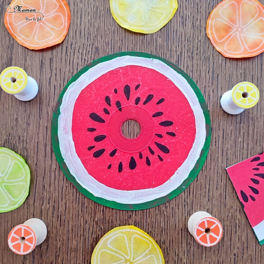 Activité créative et manuelle enfants - Créer des fruits d'été avec de vieux CD - Pastèque, citron et orange - Bricolage Récup' et peinture - Recyclage, surcyclage de compact disc - Dessin - Bricolage facile et rapide pour un thème sur les aliments, les fruits ou l'été - Arts visuels et atelier Maternelle et élémentaire - Créativité - Cycle 1 ou 2 - tutoriel photos - mslf