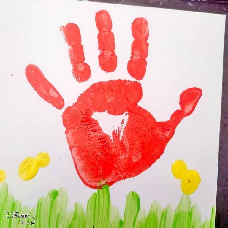 Activité créative et manuelle enfants - Peindre une poule et ses poussins avec des empreintes de doigts et de main - Peinture et dessin - Techniques de peinture rigolotes - Coton tige pour les graines - Peinture et gel pailleté pour l'herbe - Bricolage facile et rapide pour un thème sur les animaux de la ferme, les oiseaux ou Pâques - Arts visuels et atelier Maternelle et élémentaire - Créativité - Cycle 1 ou 2 - tutoriel photos - mslf