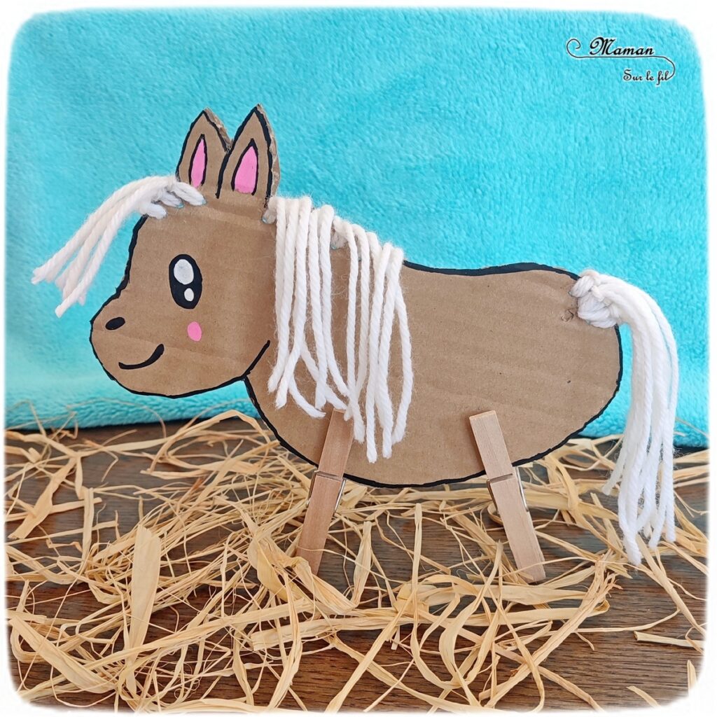 Activité créative et manuelle enfants - Fabriquer un cheval en récup' et laine - Recyclage de carton, de pinces à linge et tissage de laine pour la queue, la crinière et le toupet - Mignon poney - Surcyclage - Bricolage facile et rapide pour un thème sur les animaux de la ferme ou l'équitation - Arts visuels et atelier Maternelle et élémentaire - Créativité - Cycle 1 ou 2 - tutoriel photos - mslf