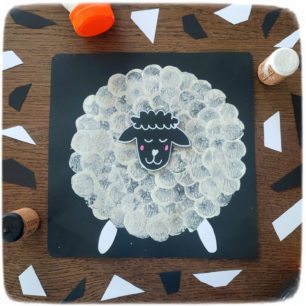 Activité créative et manuelle enfants - Peindre des moutons avec un bouchon en liège - Peinture, récup', découpage, collage - Recyclage, surcyclage - Bricolage facile et rapide pour un thème sur les animaux de la ferme ou Pâques - Arts visuels et atelier Maternelle et élémentaire - Créativité - Cycle 1 ou 2 - tutoriel photos - mslf