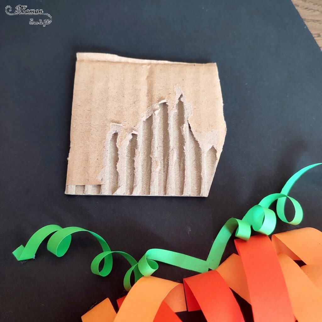 Activité créative et manuelle enfants - Créer une citrouille en 3D avec des bandes de papier - Relief avec du papier découpé, tourné et collé - spirales - Dessin et graphismes - Carton déchiré pour la tige - Thème Halloween, Fruits, Alimentation, Automne - Bricolage facile et rapide - Arts visuels et atelier Maternelle et élémentaire - Créativité - Cycle 1 ou 2 - tutoriel photos - mslf