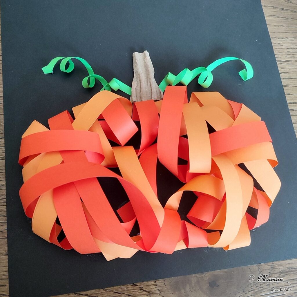 Activité créative et manuelle enfants - Créer une citrouille en 3D avec des bandes de papier - Relief avec du papier découpé, tourné et collé - spirales - Dessin et graphismes - Carton déchiré pour la tige - Thème Halloween, Fruits, Alimentation, Automne - Bricolage facile et rapide - Arts visuels et atelier Maternelle et élémentaire - Créativité - Cycle 1 ou 2 - tutoriel photos - mslf