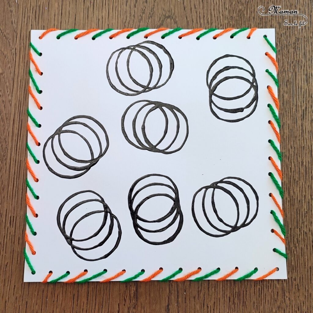 Activité créative et manuelle enfants - Peindre des citrouilles avec des empreintes de rouleaux de papier toilette en carton - Récup' de rouleaux de PQ - Peinture, coloriage aux crayons de couleur - Cadre en laine - Initiation à la broderie et la couture - Dessin et graphismes - Thème Halloween, Fruits, Alimentation, Automne - Bricolage facile et rapide - Arts visuels et atelier Maternelle et élémentaire - Créativité - Cycle 1 ou 2 - tutoriel photos - mslf