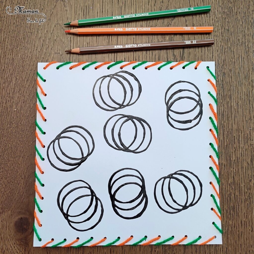 Activité créative et manuelle enfants - Peindre des citrouilles avec des empreintes de rouleaux de papier toilette en carton - Récup' de rouleaux de PQ - Peinture, coloriage aux crayons de couleur - Cadre en laine - Initiation à la broderie et la couture - Dessin et graphismes - Thème Halloween, Fruits, Alimentation, Automne - Bricolage facile et rapide - Arts visuels et atelier Maternelle et élémentaire - Créativité - Cycle 1 ou 2 - tutoriel photos - mslf