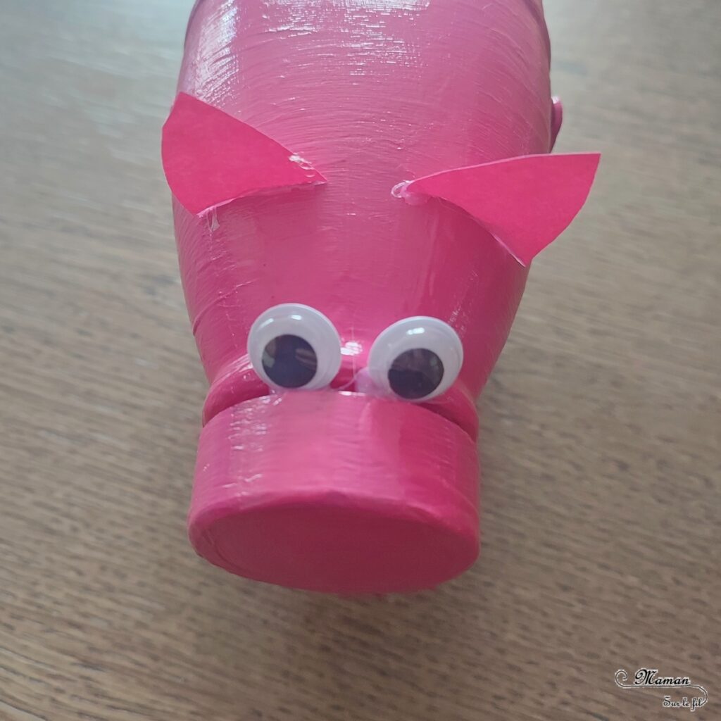 Activité créative et manuelle enfants - Fabriquer un cochon tirelire avec une bouteille de lait - Récup', recyclage, surcyclage - Bâtonnets de glace en bois - Bricolage et Peinture - Bricolage facile et rapide pour un thème sur les animaux de la ferme - Arts visuels et atelier Maternelle et élémentaire - Créativité - Cycle 1 ou 2 - tutoriel photos - mslf