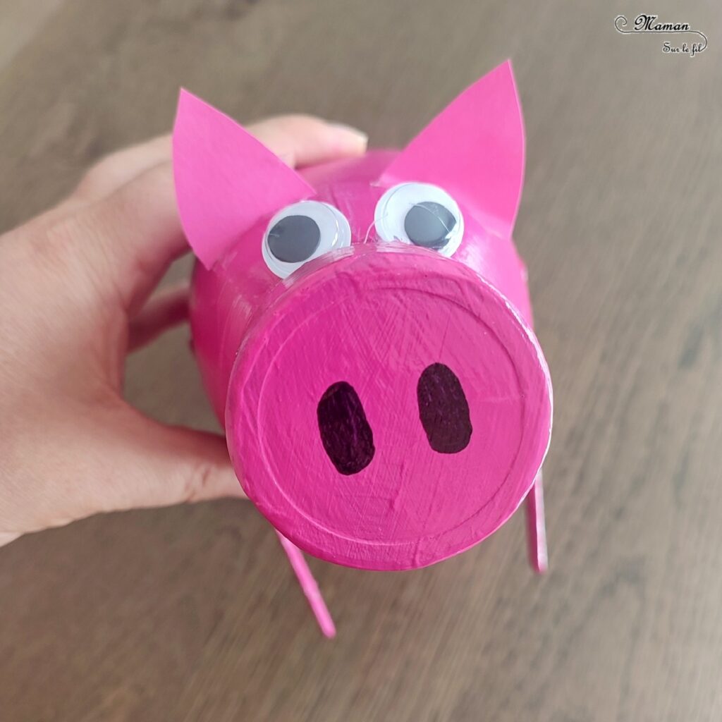 Activité créative et manuelle enfants - Fabriquer un cochon tirelire avec une bouteille de lait - Récup', recyclage, surcyclage - Bâtonnets de glace en bois - Bricolage et Peinture - Bricolage facile et rapide pour un thème sur les animaux de la ferme - Arts visuels et atelier Maternelle et élémentaire - Créativité - Cycle 1 ou 2 - tutoriel photos - mslf