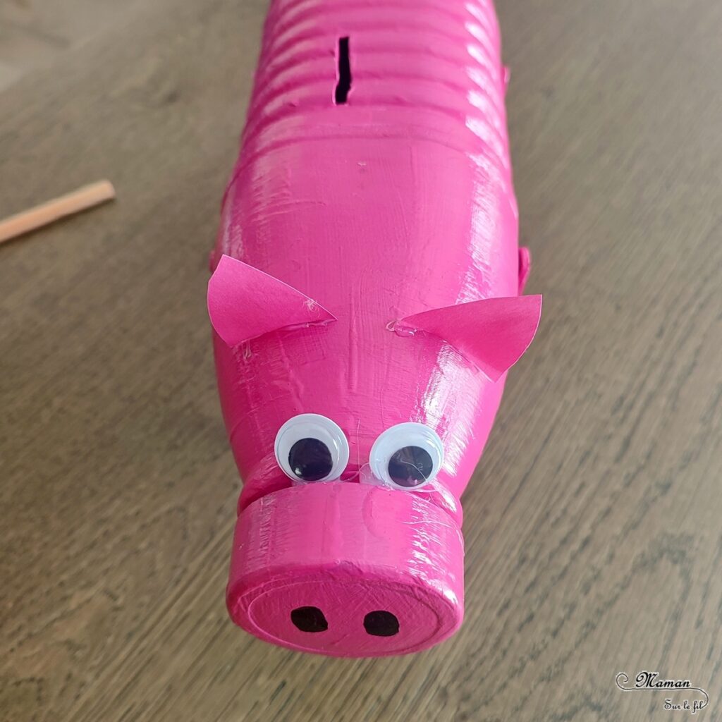 Activité créative et manuelle enfants - Fabriquer un cochon tirelire avec une bouteille de lait - Récup', recyclage, surcyclage - Bâtonnets de glace en bois - Bricolage et Peinture - Bricolage facile et rapide pour un thème sur les animaux de la ferme - Arts visuels et atelier Maternelle et élémentaire - Créativité - Cycle 1 ou 2 - tutoriel photos - mslf