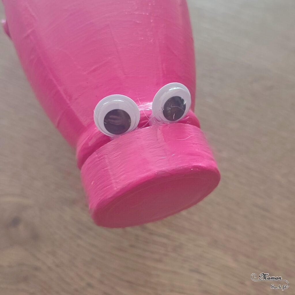 Activité créative et manuelle enfants - Fabriquer un cochon tirelire avec une bouteille de lait - Récup', recyclage, surcyclage - Bâtonnets de glace en bois - Bricolage et Peinture - Bricolage facile et rapide pour un thème sur les animaux de la ferme - Arts visuels et atelier Maternelle et élémentaire - Créativité - Cycle 1 ou 2 - tutoriel photos - mslf