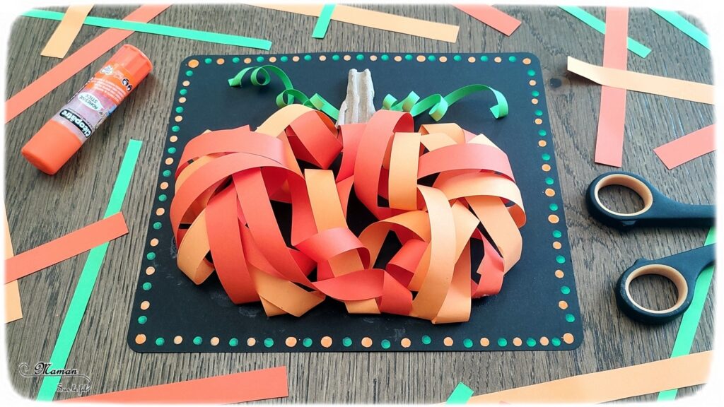 Activité créative et manuelle enfants - Créer une citrouille en 3D avec des bandes de papier - Relief avec du papier découpé, tourné et collé - spirales - Dessin et graphismes - Carton déchiré pour la tige - Thème Halloween, Fruits, Alimentation, Automne - Bricolage facile et rapide - Arts visuels et atelier Maternelle et élémentaire - Créativité - Cycle 1 ou 2 - tutoriel photos - mslf