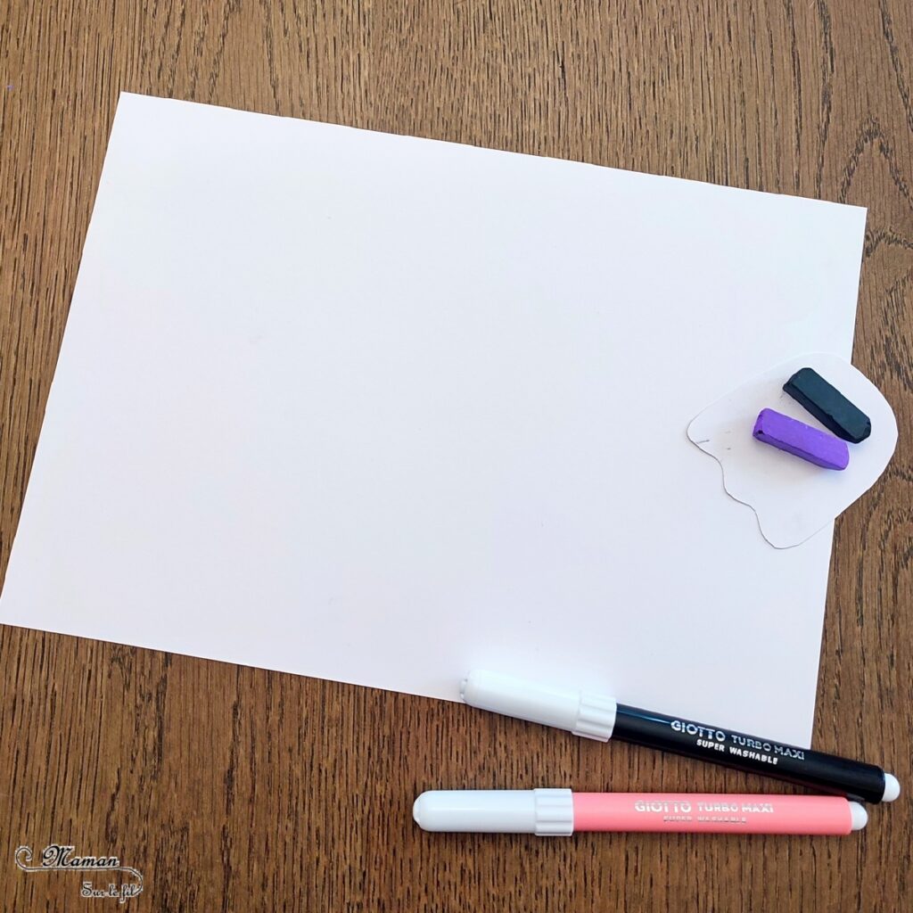 Activité créative et manuelle enfants - Créer des fantômes avec des pastels étalés - Technique avec des pastels secs qui donne un effet lumineux - aux couleurs d'Halloween : violet et noir - Etaler le pastel avec le doigts, sensoriel - Dessin - Thème Halloween mignon - Bricolage facile et rapide - Arts visuels et atelier Maternelle et élémentaire - Créativité - Cycle 1 ou 2 - tutoriel photos - mslf