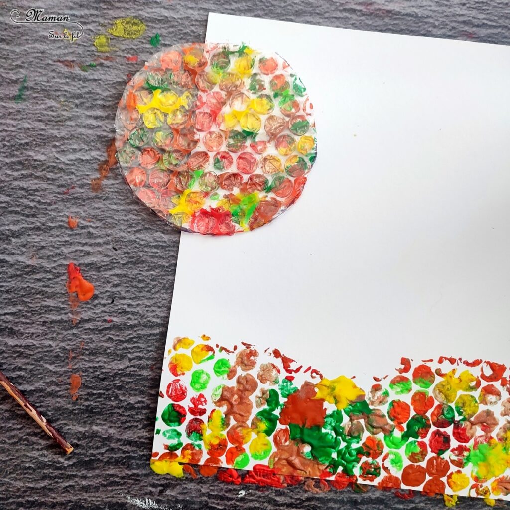 Activité créative et manuelle enfants - Peindre des arbres Automne avec du papier à bulles - Tableau automnal avec une technique de peinture rigolote - Récup', recyclage, surcyclage - Découpage, cercle et dessin - Arts visuels - Bricolage - Thème Automne, forêt, arbres - Bricolage facile et rapide - Arts visuels et atelier Maternelle et élémentaire - Créativité - Cycle 1 ou 2 - tutoriel photos - mslf