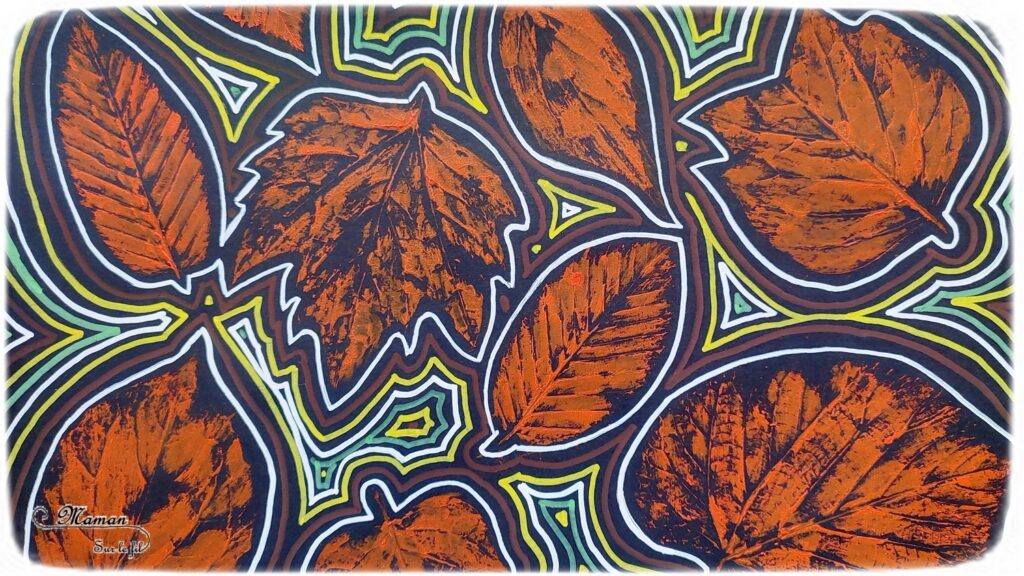 Activité créative et manuelle enfants - Empreintes de feuilles à la peinture et contours - Peindre avec de la gouache en stick et la nature - feuilles mortes d'automne - Dessin et graphisme - Effet aborigène pour un tableau automnal - Land art, atelier nature - Arts visuels - Bricolage - Thème Automne, forêt, arbres - Bricolage facile et rapide - Arts visuels et atelier Maternelle et élémentaire - Créativité - Cycle 1 ou 2 - tutoriel photos - mslf