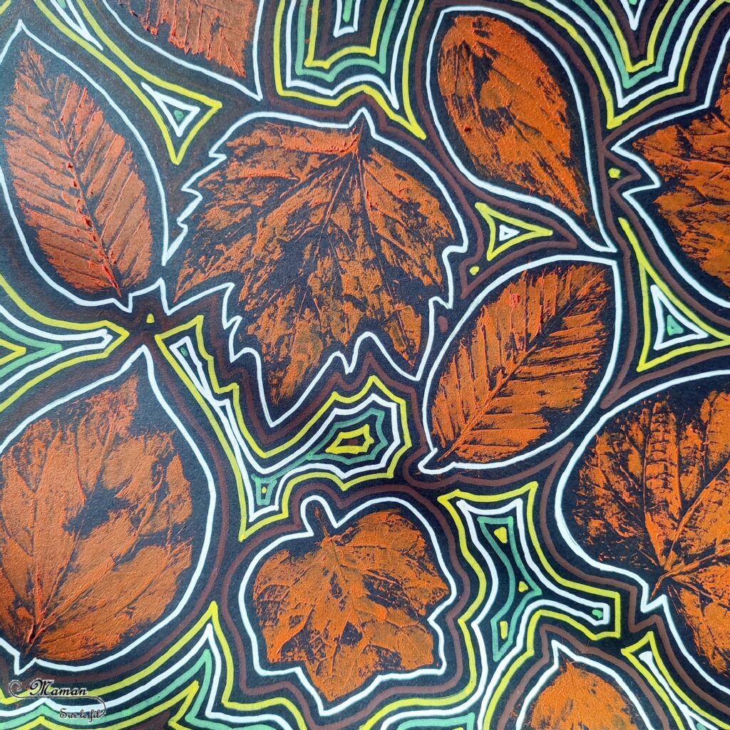 Activité créative et manuelle enfants - Empreintes de feuilles à la peinture et contours - Peindre avec de la gouache en stick et la nature - feuilles mortes d'automne - Dessin et graphisme - Effet aborigène pour un tableau automnal - Land art, atelier nature - Arts visuels - Bricolage - Thème Automne, forêt, arbres - Bricolage facile et rapide - Arts visuels et atelier Maternelle et élémentaire - Créativité - Cycle 1 ou 2 - tutoriel photos - mslf