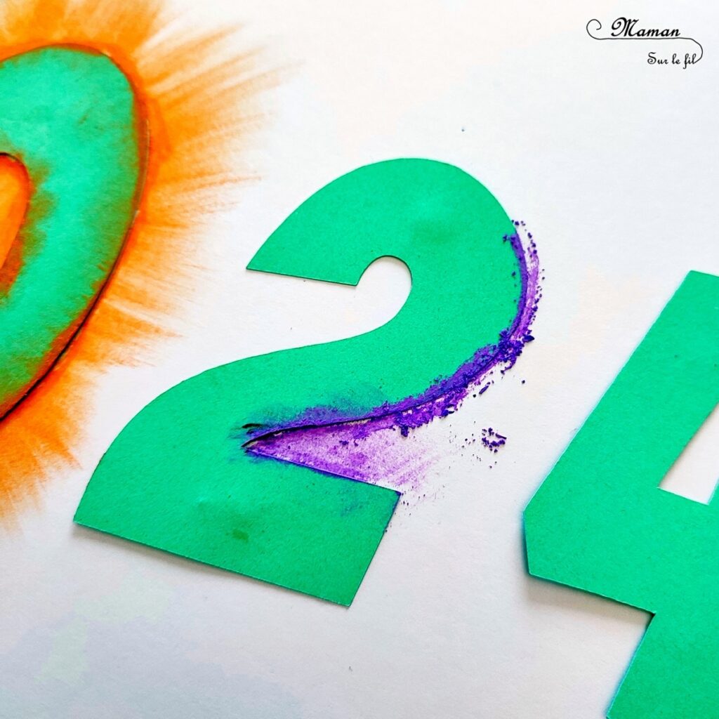 Créer une carte pour fêter une bonne année 2024 avec des pastels étalés : activité créative et manuelle enfants - Bricolage facile et rapide de cartes DIY - Carte de voeux fait maison - Découpage et technique des pastels secs étalés aux doigts pour un effet lumineux et coloré - Arts visuels et Bricolage maternelle ou élémentaire (cycles 1 et 2) - Thème Nouvelle année, bonne année, nouvel an - Créativité - tutoriel photos - mslf