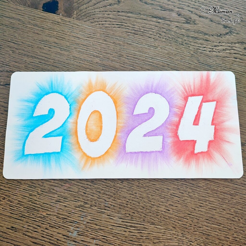 Créer une carte pour fêter une bonne année 2024 avec des pastels étalés : activité créative et manuelle enfants - Bricolage facile et rapide de cartes DIY - Carte de voeux fait maison - Découpage et technique des pastels secs étalés aux doigts pour un effet lumineux et coloré - Arts visuels et Bricolage maternelle ou élémentaire (cycles 1 et 2) - Thème Nouvelle année, bonne année, nouvel an - Créativité - tutoriel photos - mslf