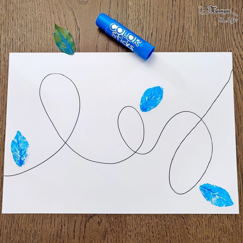 Activité créative et manuelle enfants - Peindre une guirlande lumineuse avec des empreintes de feuilles d'automne - Peinture, graphismes et dessins - Peindre une guirlande électrique avec de la gouache en stick et la nature - feuilles mortes d'automne - Activité de transition entre l'automne et Noël ou la nouvelle année - Land art, atelier nature - Arts visuels - Bricolage - Thème Décorations de Noël, arbres, feuilles, hiver, Noël, nouvel an, cartes de bonne année, de vieux - Bricolage facile et rapide - Arts visuels et atelier Maternelle et élémentaire - Créativité - Cycle 1 ou 2 - tutoriel photos - mslf