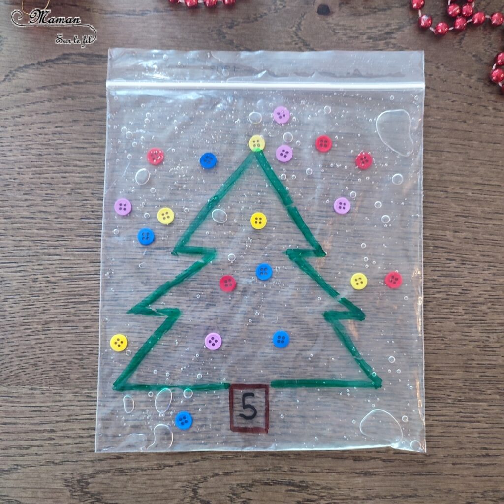 Activité créative, manuelle et sensorielle enfants - Sapin sensoriel à décorer à volonté - Sac congélation, boutons et gel à coiffer - Jeu et atelier DIY pour travailler diverses compétences : sensoriel libre, dénombrement, tri couleurs - Pour patienter avant Noël - Récup' - Arts visuels - Thème hiver, Avent, Noël, sapins - Bricolage facile - Arts visuels et atelier Maternelle et élémentaire - Créativité - Cycle 1 ou 2 - tutoriel photos et vidéo - mslf