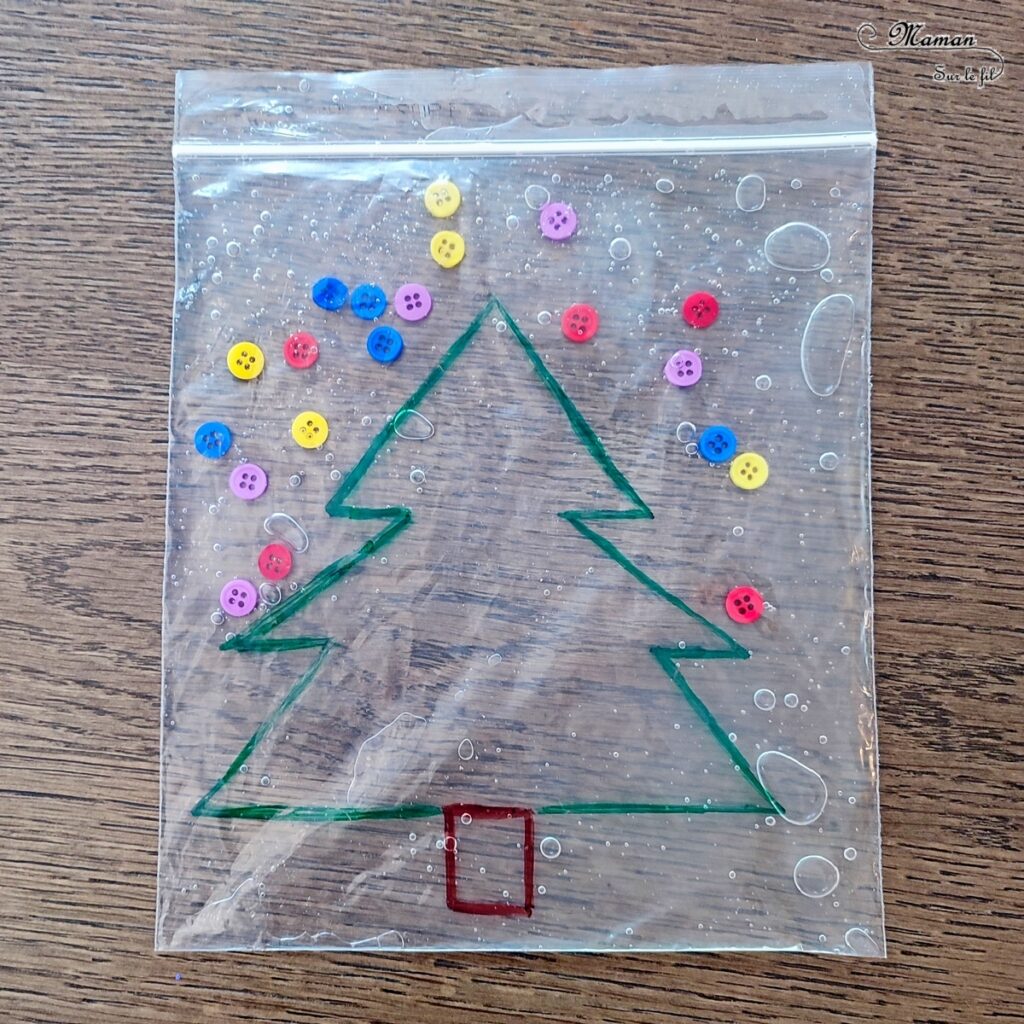 Activité créative, manuelle et sensorielle enfants - Sapin sensoriel à décorer à volonté - Sac congélation, boutons et gel à coiffer - Jeu et atelier DIY pour travailler diverses compétences : sensoriel libre, dénombrement, tri couleurs - Pour patienter avant Noël - Récup' - Arts visuels - Thème hiver, Avent, Noël, sapins - Bricolage facile - Arts visuels et atelier Maternelle et élémentaire - Créativité - Cycle 1 ou 2 - tutoriel photos et vidéo - mslf