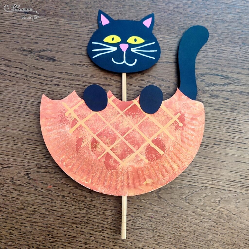 Fabriquer un chat noir qui se cache dans la galette des rois : activité créative et manuelle enfants pour fêter l'Epiphanie - Bricolage et jeu DIY rigolo et mignon - Chat qui croque la galette - Récup' Assiette en carton - Peinture, découpage, collage, dessin - Arts visuels et Bricolage maternelle ou élémentaire (cycles 1, 2 et 3) - Thème Epiphanie, Galette, animaux domestiques - Créativité - tutoriel photos et vidéo - mslf