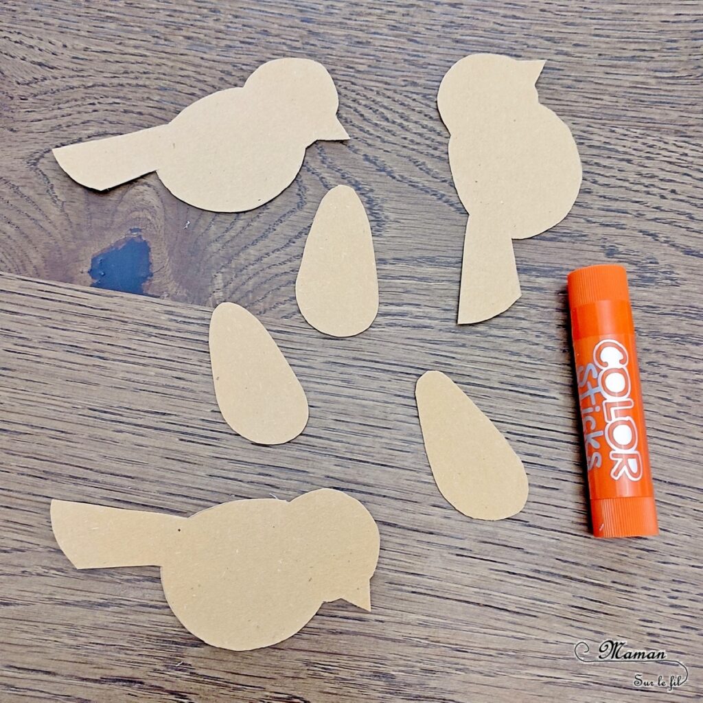 Fabriquer des petits oiseaux d'hiver frigorifiés et frileux : activité créative et manuelle enfants - Bricolage et décoration à base de papier, de récup' de carton, d'éléments de la nature et de corde - Suspension, recyclage et surcyclage - Land art - Couleurs hivernales Bleu, Kraft et blanc - Décorations Noël et Hiver - Arts visuels et Bricolage - Thème hiver, Noël - Bricolage facile - Arts visuels et atelier Maternelle et élémentaire - Créativité - Cycle 1 ou 2 - tutoriel photos - mslf