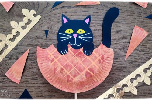 Fabriquer un chat noir qui se cache dans la galette des rois : activité créative et manuelle enfants pour fêter l'Epiphanie - Bricolage et jeu DIY rigolo et mignon - Chat qui croque la galette - Récup' Assiette en carton - Peinture, découpage, collage, dessin - Arts visuels et Bricolage maternelle ou élémentaire (cycles 1, 2 et 3) - Thème Epiphanie, Galette, animaux domestiques - Créativité - tutoriel photos et vidéo - mslf