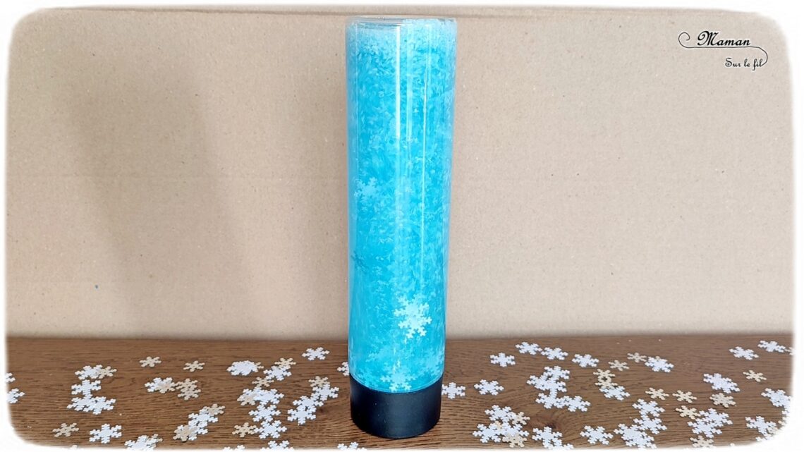 Activité créative et manuelle enfants - Fabriquer une bouteille sensorielle hivernale avec de la fausse neige et des flocons - Glycérine et poudre de mica pour effet boule à neige et psychédélique, magique - Thème Hiver - Bleu et blanc - Paillettes - Bricolage et décoration facile et rapide - Jeu DIY pour retour au calme - Pour tout petits et atelier Maternelle et élémentaire - Créativité - Cycle 1 ou 2 - tutoriel photos et vidéo - mslf