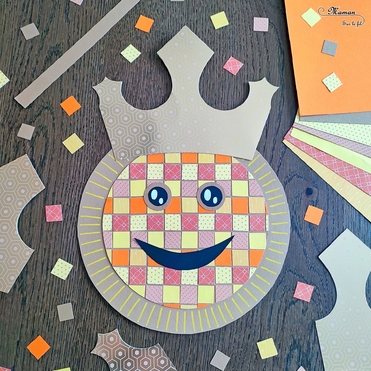 Créer une galette mignonne en mosaïque de papiers : activité créative et manuelle enfants - Géométrie, découpage, collage - Dessin, Visage rigolo et couronne - Récup' de chutes de papier, de magazines et de couronnes de l'épiphanie - Arts visuels et Bricolage maternelle ou élémentaire (cycles 1, 2 et 3) - Thème Epiphanie, Galette, Fête des rois - Créativité - tutoriel photos - mslf