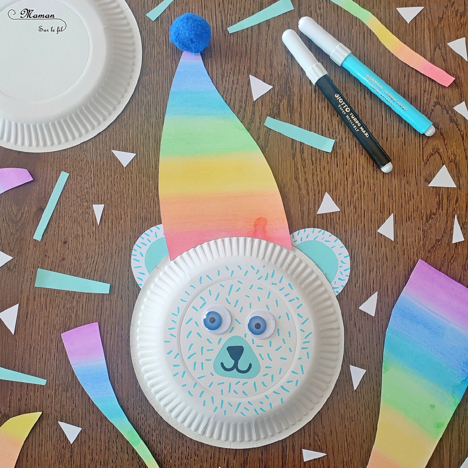 Fabriquer un ours polaire et son bonnet arc-en-ciel (avec une assiette en carton) : activité créative, récup' et manuelle enfants - Peinture, couleurs de l'arc-en-ciel, découpage, collage de papier - Pompon, yeux mobiles, dessin et graphismes - Bricolage sympa pour une décoration hivernale - Surcyclage - Arts visuels et Bricolage - Thème hiver, animaux de la banquise et du froid - Bricolage facile et rapide - Arts visuels et atelier Maternelle et élémentaire - Créativité - Cycle 1 ou 2 - tutoriel photos - mslf