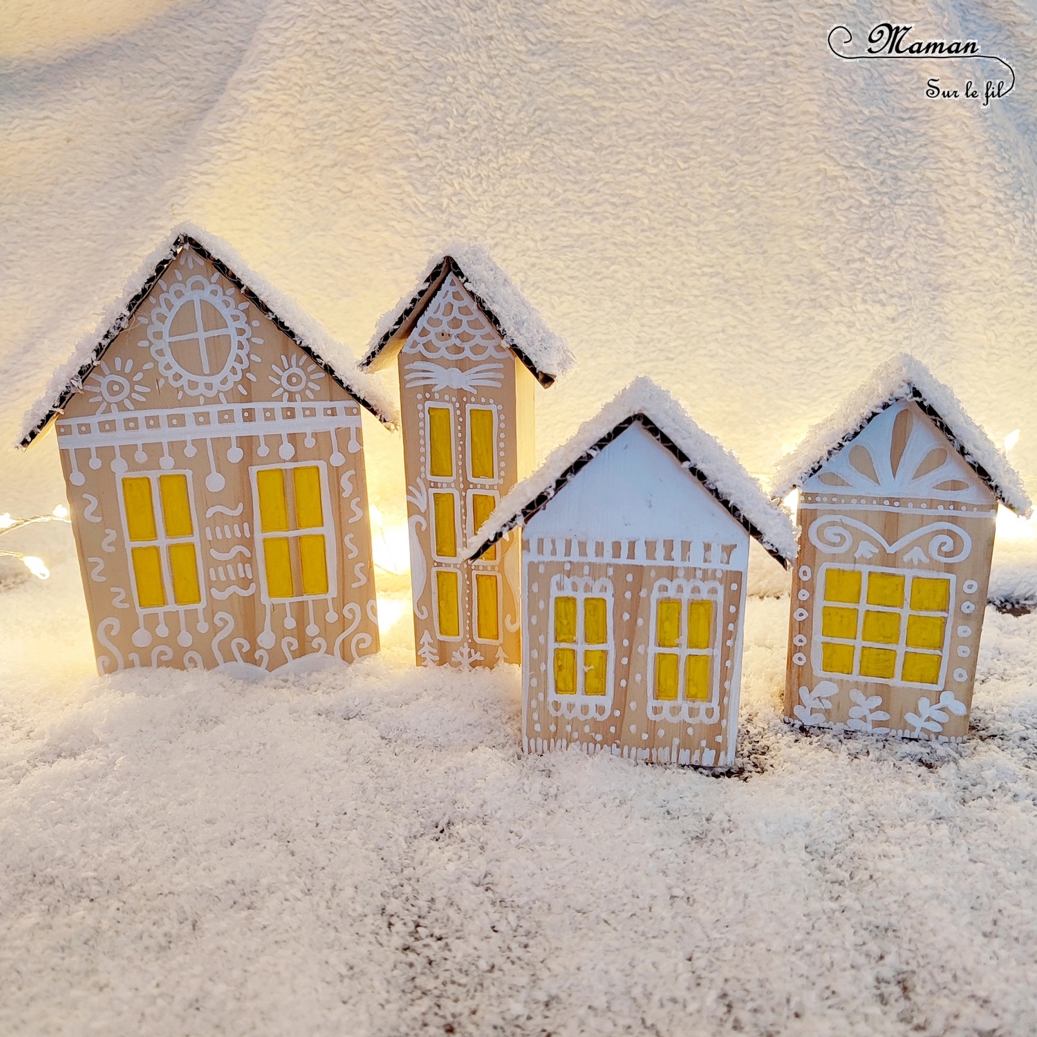 Fabriquer un village d'hiver en bois et récup' : activité créative, récup' et manuelle enfants - Bricolage et décoration facile à faire - Recyclage, surcyclage de carton - Maisons en bois avec toit enneigé en carton - Découpage, collage, fausse neige - Dessins et graphismes blancs - Bricolage sympa pour une décoration hivernale - Arts visuels et Bricolage - Thème hiver, neige, nuit - Arts visuels et atelier Maternelle et élémentaire - Créativité - Cycle 1 ou 2 - tutoriel photos - mslf