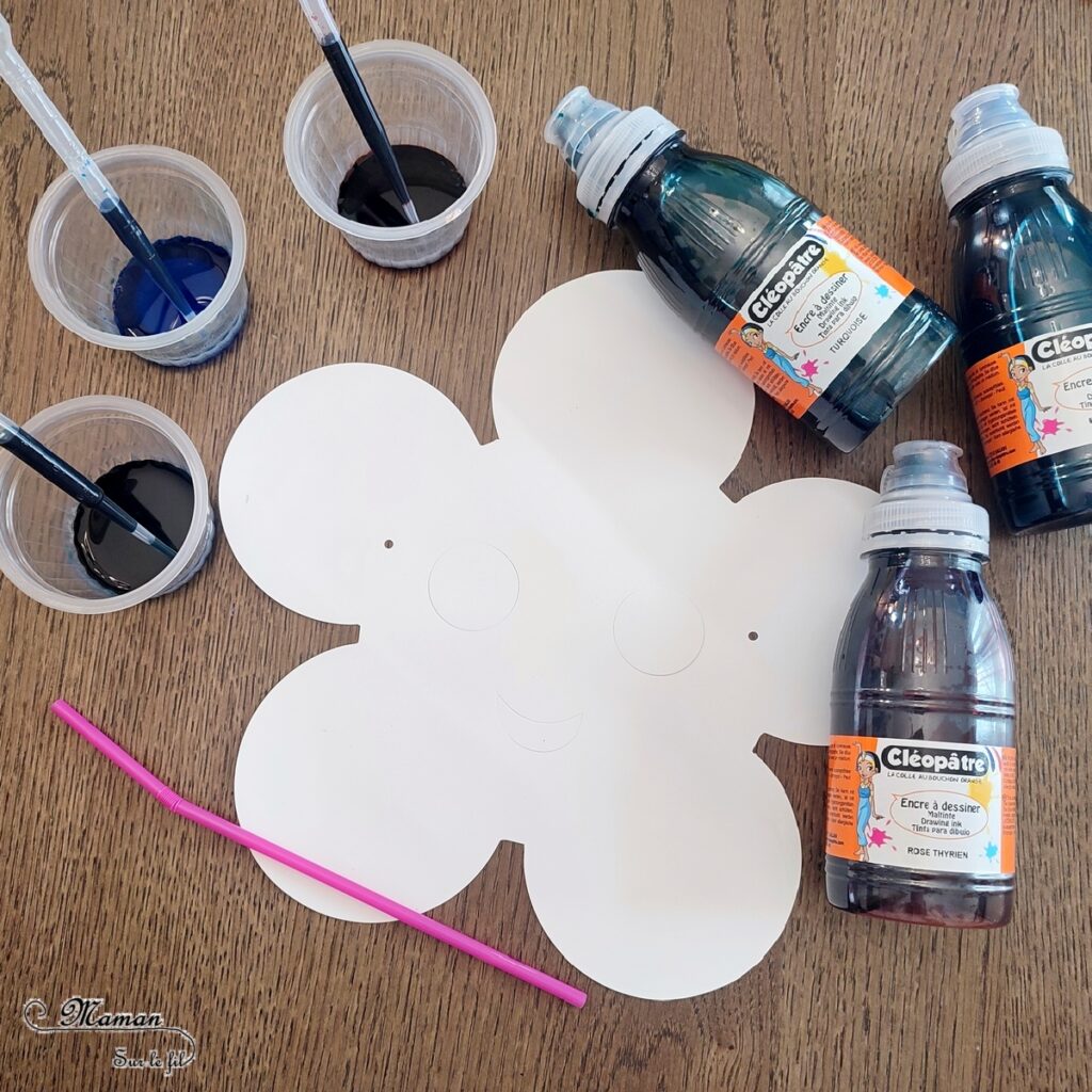 Décorer des masques à l'encre soufflée à la paille pour le carnaval : activité créative et manuelle enfants - Masques en papier cartonné (fleur et soleil) décorés avec la technique de l'encre soufflée - Pipettes et pailles - Graphismes et dessins noirs pour le contraste - Arts visuels et Bricolage maternelle ou élémentaire (cycles 1, 2) - Thème carnaval, Mardi-Gras, déguisement, printemps, fleurs, météo, soleil - Créativité - tutoriel photos - mslf