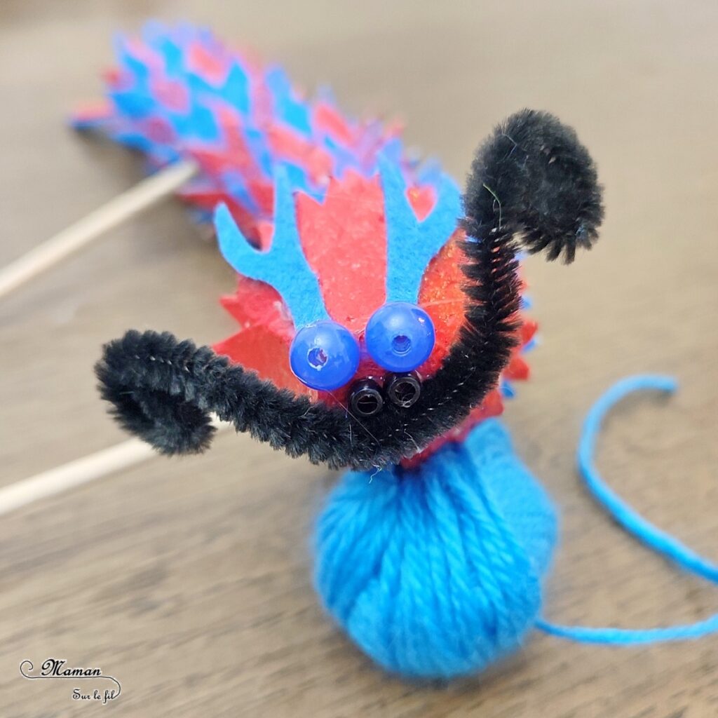 Activité créative, manuelle enfants - Bricolage ludique d'un dragon chinois articulé en boîtes à oeufs - Peinture, découpage - Bâtonnets en bois, feutrine, fils, pailles, perles, fils chenille - Marionnette à manipuler pour le nouvel an chinois - Récup', recyclage, surcyclage - Créativité - Asie et Chine - Découverte d'un pays - Espace et géographie - arts visuels et bricolage maternelle et Cycle 2 - mslf